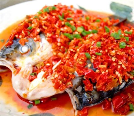  Yueyang Fish Head Soup: ¿Un manjar picante que te transportará a las orillas del río Miluo?