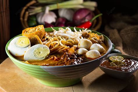  Laksa Johor: ¡Una sopa picante y reconfortante que te transportará a las costas de Malasia!